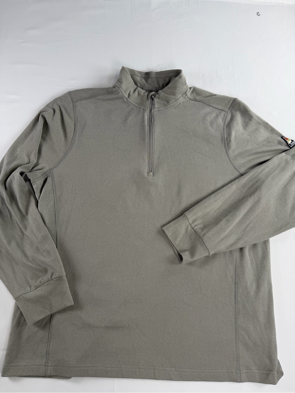 Men’s Avalanche Light Grey Pullover 1/4 Zip - Sift and comfy XL - great shape